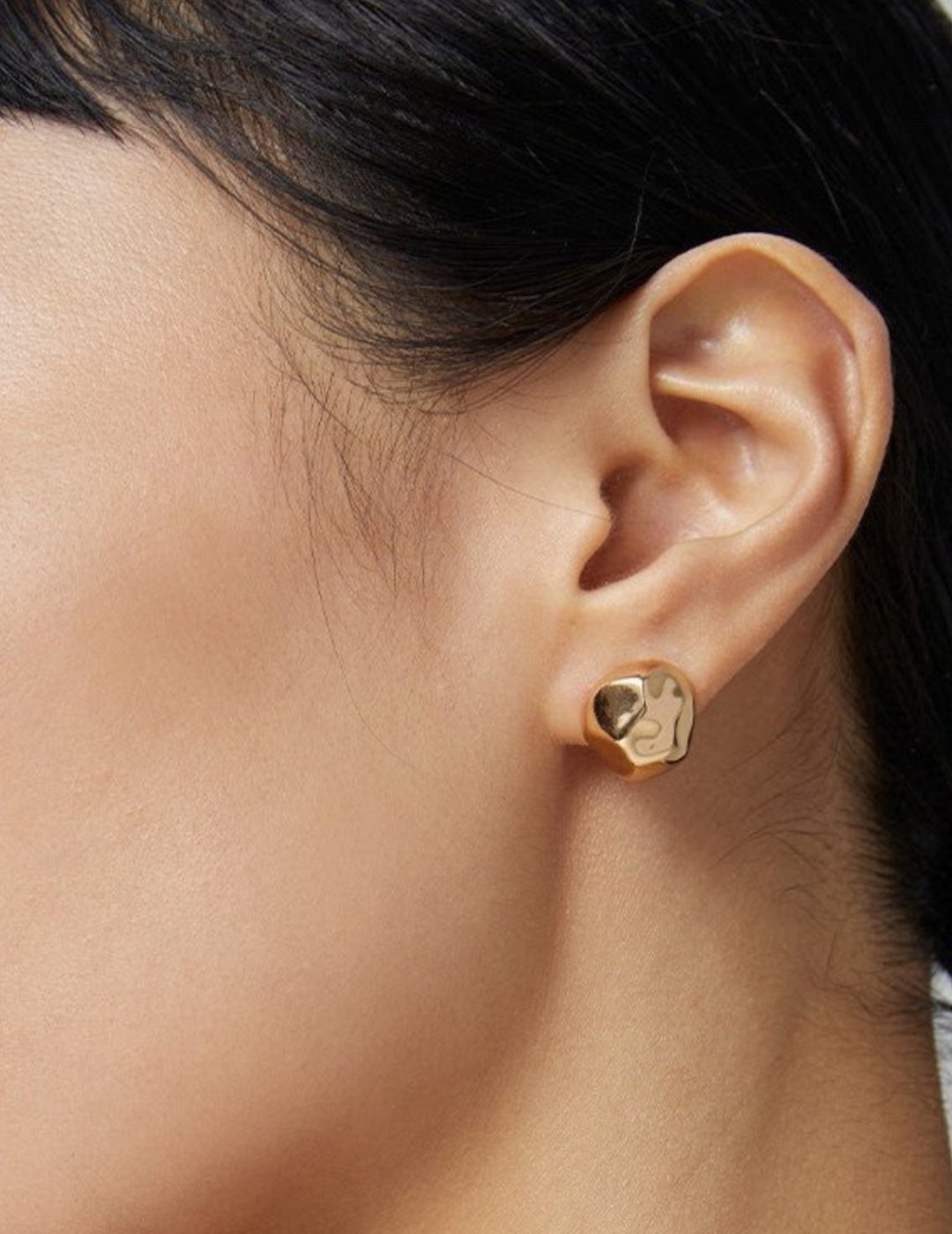 Pebble-Shaped Studs